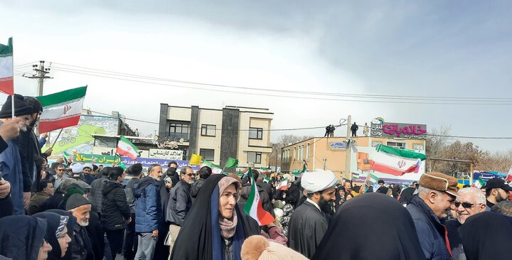 تصاویر/حضور پرشور مردم اراک در راهپیمایی ۲۲ بهمن