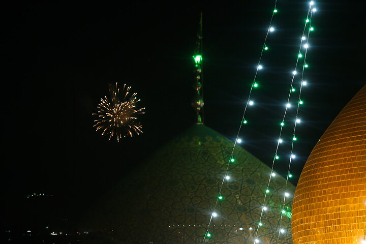 گلبانگ «الله اکبر» در حرم مطهر بانوی کرامت طنین انداز شد