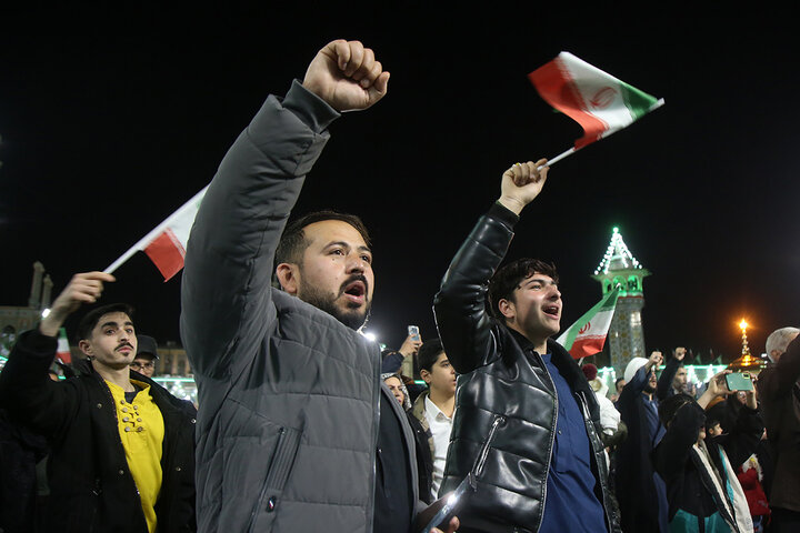 گلبانگ «الله اکبر» در حرم مطهر بانوی کرامت طنین انداز شد