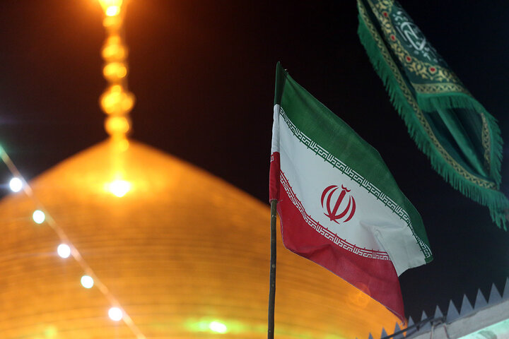 گلبانگ «الله اکبر» در حرم مطهر بانوی کرامت طنین انداز شد