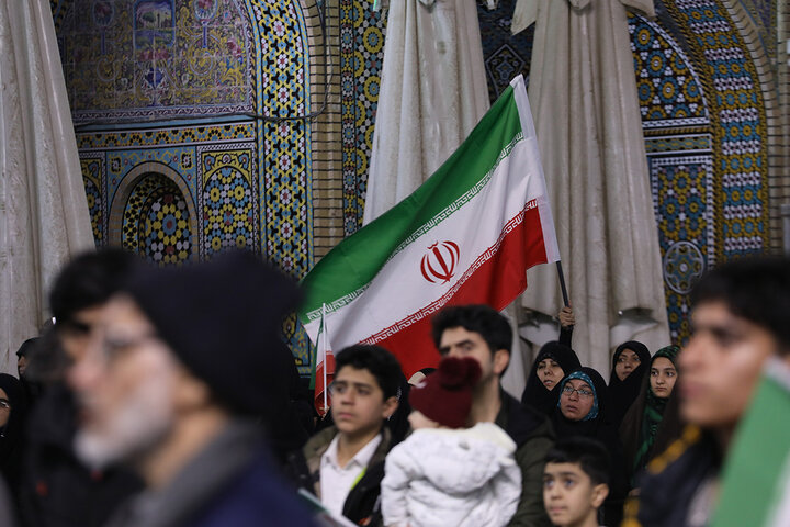 گلبانگ «الله اکبر» در حرم مطهر بانوی کرامت طنین انداز شد