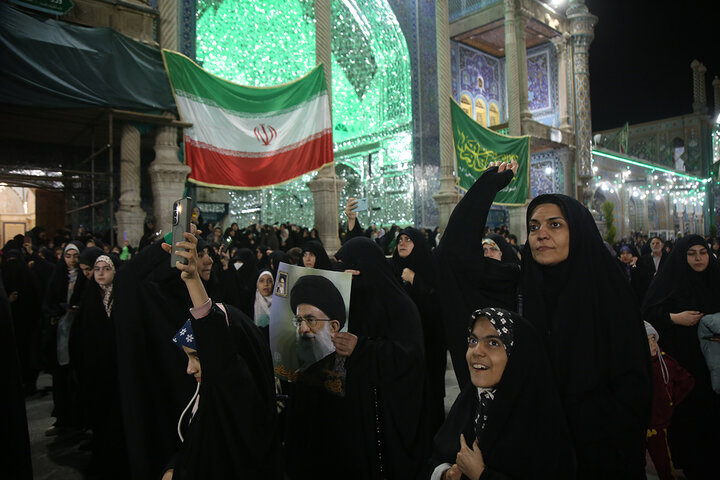 گلبانگ «الله اکبر» در حرم مطهر بانوی کرامت طنین انداز شد