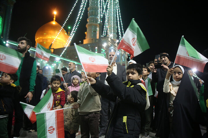 گلبانگ «الله اکبر» در حرم مطهر بانوی کرامت طنین انداز شد