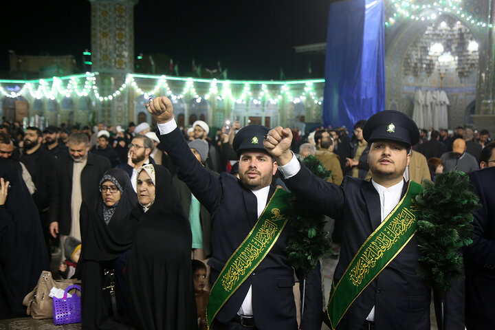 گلبانگ «الله اکبر» در حرم مطهر بانوی کرامت طنین انداز شد