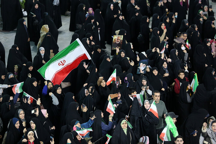 گلبانگ «الله اکبر» در حرم مطهر بانوی کرامت طنین انداز شد