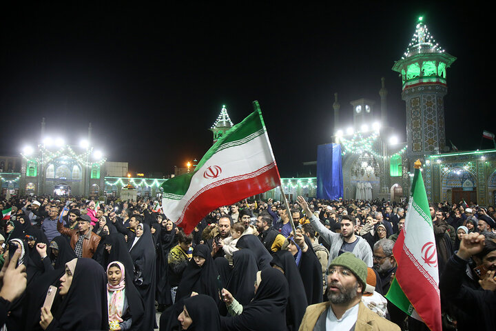 گلبانگ «الله اکبر» در حرم مطهر بانوی کرامت طنین انداز شد