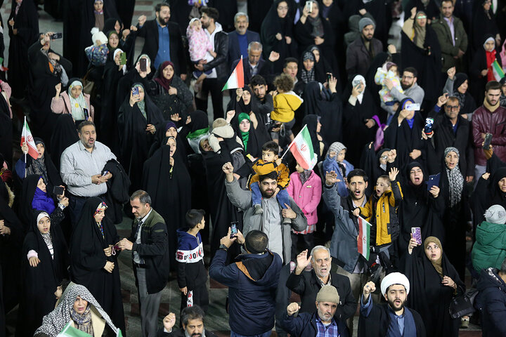 گلبانگ «الله اکبر» در حرم مطهر بانوی کرامت طنین انداز شد