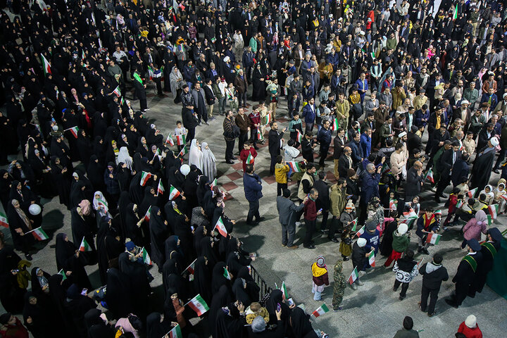 گلبانگ «الله اکبر» در حرم مطهر بانوی کرامت طنین انداز شد