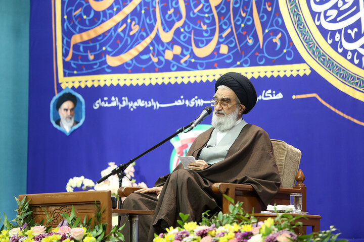 گرامیداشت سالگرد یوم الله ۲۲بهمن در حرم مطهر بانوی کرامت