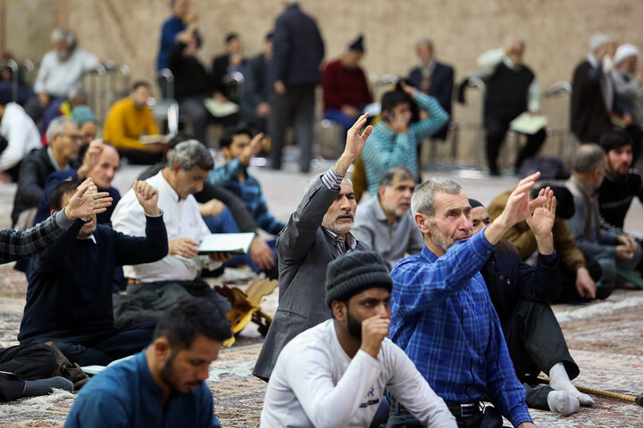 گرامیداشت سالگرد یوم الله ۲۲بهمن در حرم مطهر بانوی کرامت