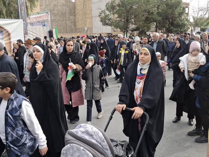 تصاویر/ حماسی و پرشور مردم کاشان در راهپیمایی 22 بهمن