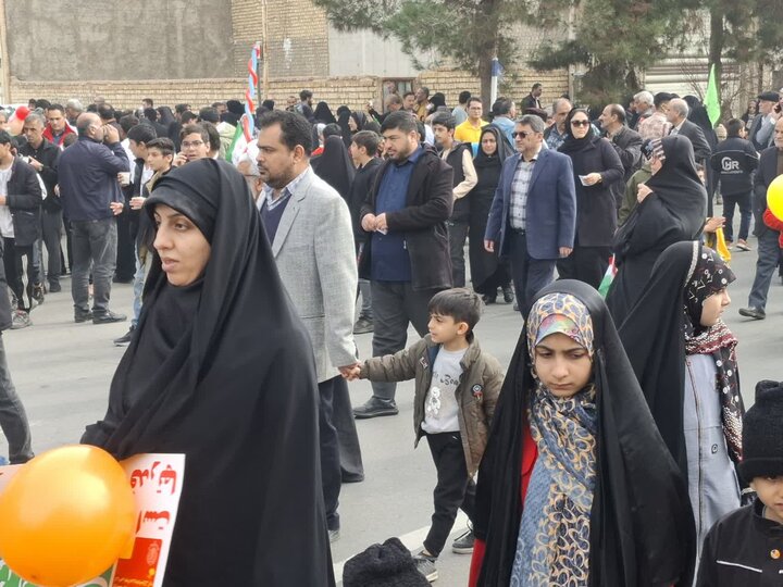 تصاویر/ حماسی و پرشور مردم کاشان در راهپیمایی 22 بهمن