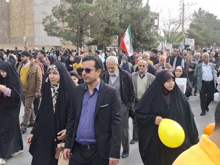 تصاویر/ حماسی و پرشور مردم کاشان در راهپیمایی 22 بهمن