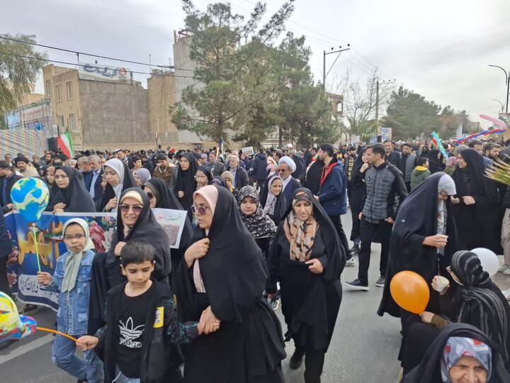 تصاویر/ حماسی و پرشور مردم کاشان در راهپیمایی 22 بهمن