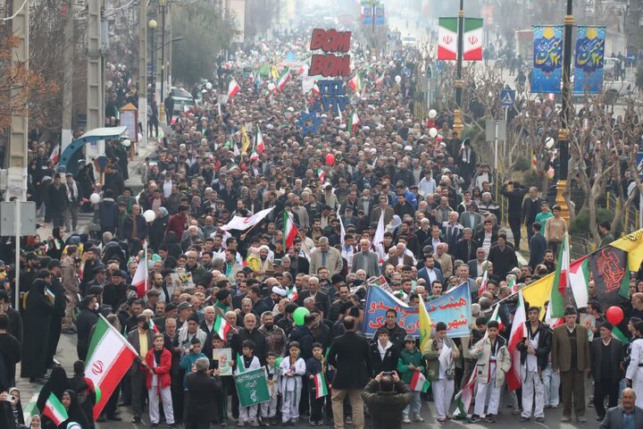 تصاویر/ راهپیمایی یوم الله ۲۲ بهمن با حضور پرشور مردم انقلابی قرچک