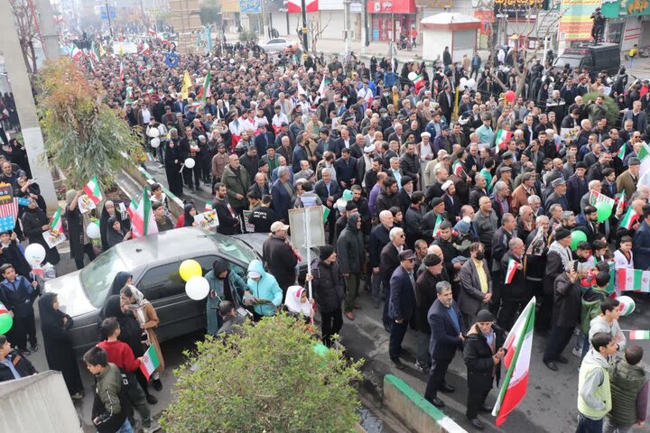 تصاویر/ راهپیمایی یوم الله ۲۲ بهمن با حضور پرشور مردم انقلابی قرچک