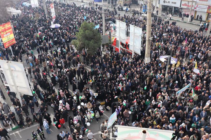 تصاویر/ راهپیمایی یوم الله ۲۲ بهمن با حضور پرشور مردم انقلابی قرچک