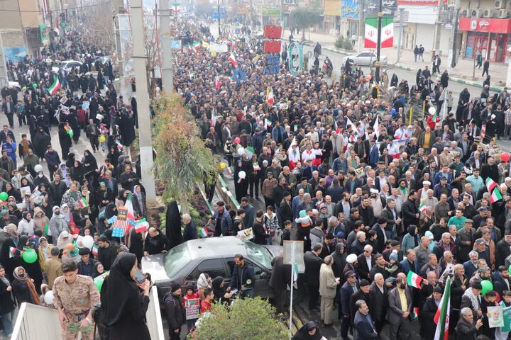 تصاویر/ راهپیمایی یوم الله ۲۲ بهمن با حضور پرشور مردم انقلابی قرچک