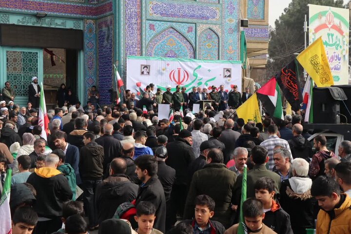 تصاویر/ راهپیمایی یوم الله ۲۲ بهمن با حضور پرشور مردم انقلابی قرچک