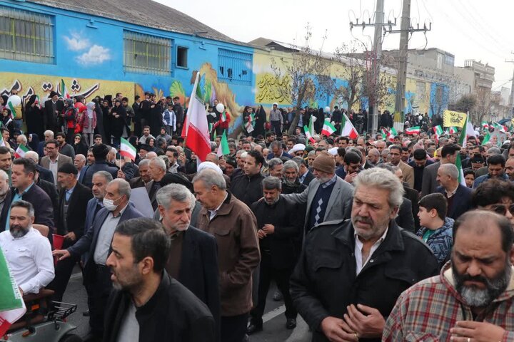 تصاویر/ راهپیمایی یوم الله ۲۲ بهمن با حضور پرشور مردم انقلابی قرچک