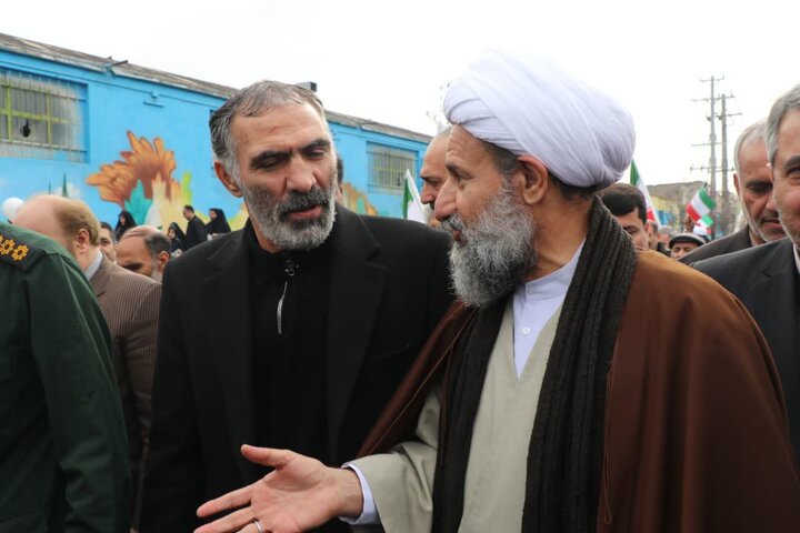 تصاویر/ راهپیمایی یوم الله ۲۲ بهمن با حضور پرشور مردم انقلابی قرچک