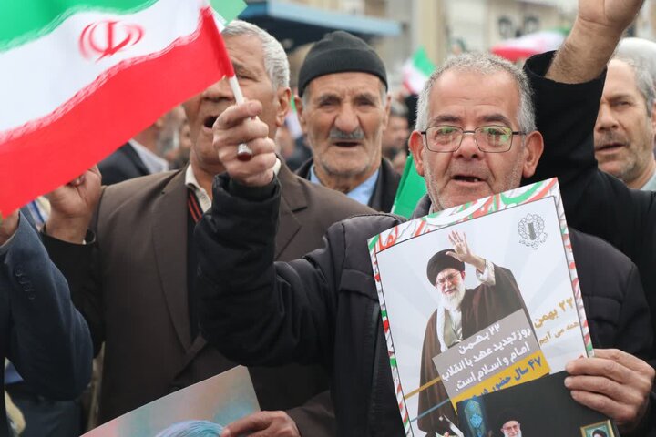 تصاویر/ راهپیمایی یوم الله ۲۲ بهمن با حضور پرشور مردم انقلابی قرچک