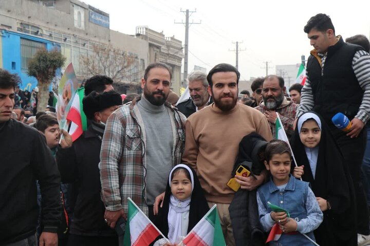 تصاویر/ راهپیمایی یوم الله ۲۲ بهمن با حضور پرشور مردم انقلابی قرچک