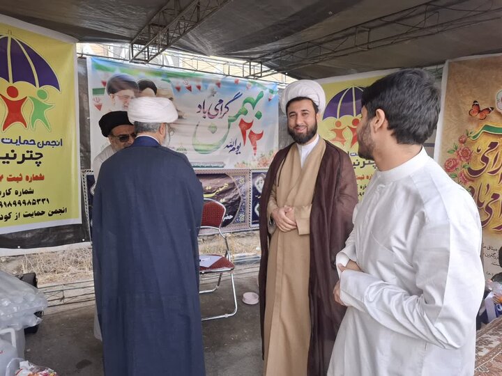 تصاویر/ حضور طلاب وروحانیون مدارس علمیه کاشان درراهپیمایی 22 بهمن