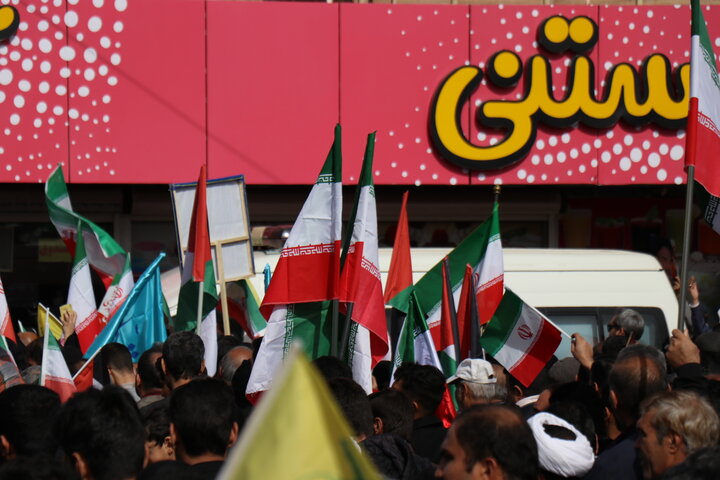 راهپیمایی باشکوه ۲۲ بهمن با حضور گسترده اقشار مختلف مردم در شهر کرمان برگزار شد.