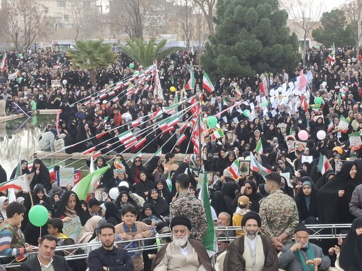 تصاویر/ جشن یوم الله 22 بهمن در میدان جهاد کاشان