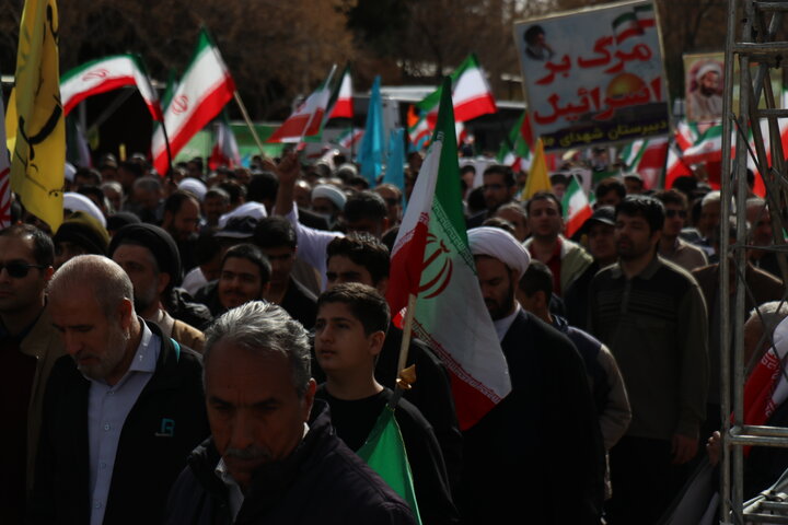 راهپیمایی باشکوه ۲۲ بهمن با حضور گسترده اقشار مختلف مردم در شهر کرمان برگزار شد.