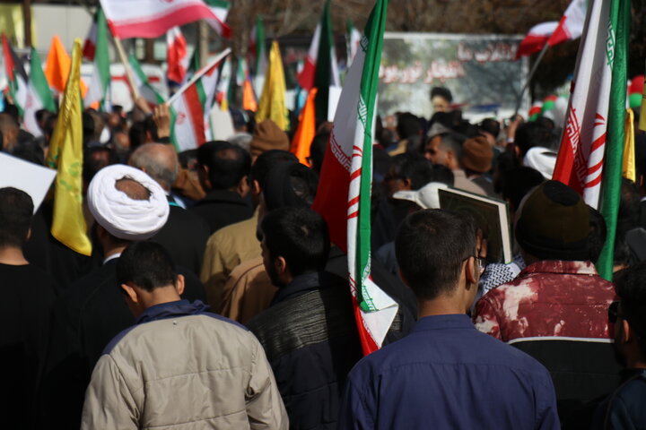 راهپیمایی باشکوه ۲۲ بهمن با حضور گسترده اقشار مختلف مردم در شهر کرمان برگزار شد.