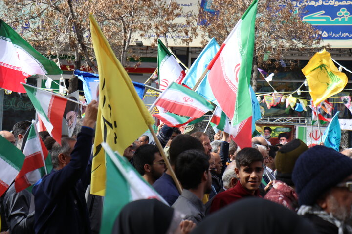 راهپیمایی باشکوه ۲۲ بهمن با حضور گسترده اقشار مختلف مردم در شهر کرمان برگزار شد.