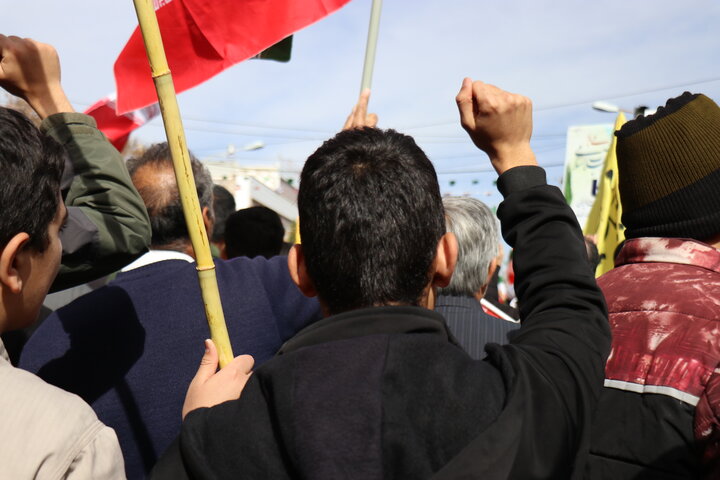 راهپیمایی باشکوه ۲۲ بهمن با حضور گسترده اقشار مختلف مردم در شهر کرمان برگزار شد.