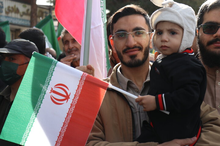 راهپیمایی باشکوه ۲۲ بهمن با حضور گسترده اقشار مختلف مردم در شهر کرمان برگزار شد.