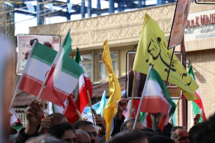 راهپیمایی باشکوه ۲۲ بهمن با حضور گسترده اقشار مختلف مردم در شهر کرمان برگزار شد.