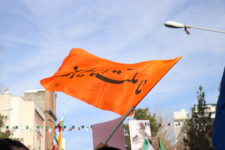 راهپیمایی باشکوه ۲۲ بهمن با حضور گسترده اقشار مختلف مردم در شهر کرمان برگزار شد.