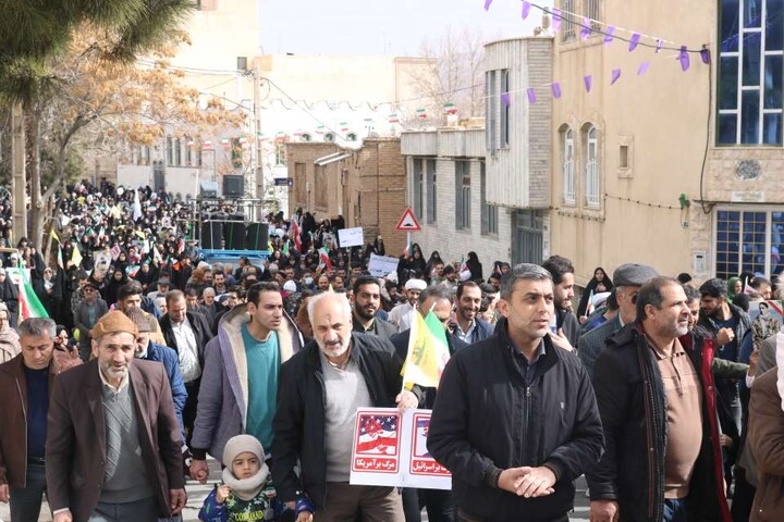 تصاویر/ خروش مردم انقلابی در راهپیمایی یوم الله 22 بهمن ماه در مهدی‌شهر