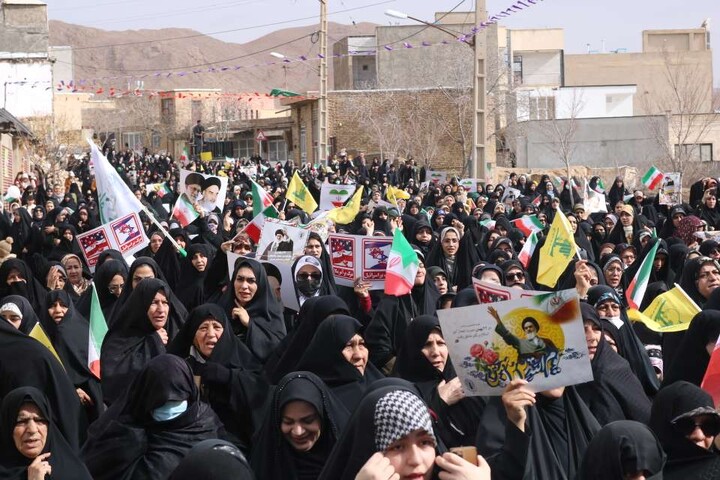 تصاویر/ خروش مردم انقلابی در راهپیمایی یوم الله 22 بهمن ماه در مهدی‌شهر