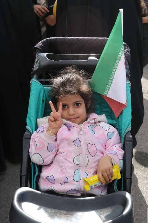 تصاویر/ خروش مردم انقلابی در راهپیمایی یوم الله 22 بهمن ماه در مهدی‌شهر