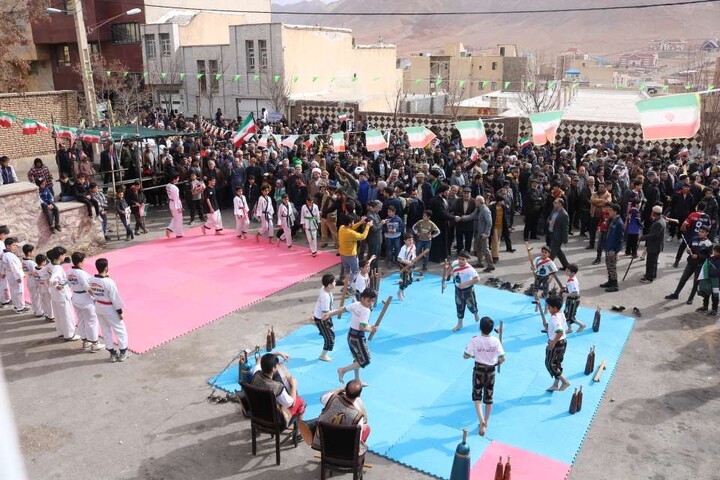 تصاویر/ خروش مردم انقلابی در راهپیمایی یوم الله 22 بهمن ماه در مهدی‌شهر