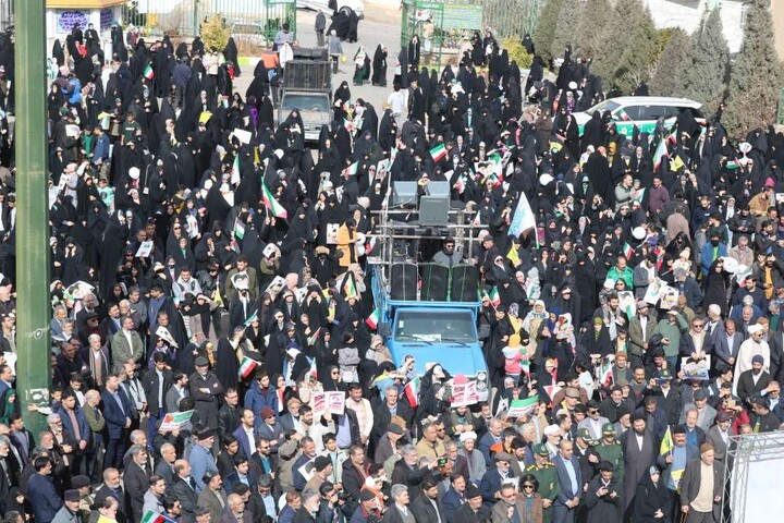 تصاویر/ خروش مردم انقلابی در راهپیمایی یوم الله 22 بهمن ماه در مهدی‌شهر