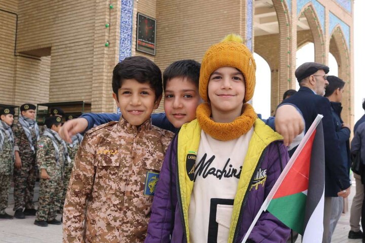 تصاویر/ خروش مردم انقلابی در راهپیمایی یوم الله 22 بهمن ماه در مهدی‌شهر