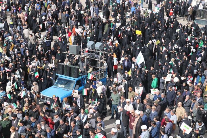 تصاویر/ خروش مردم انقلابی در راهپیمایی یوم الله 22 بهمن ماه در مهدی‌شهر