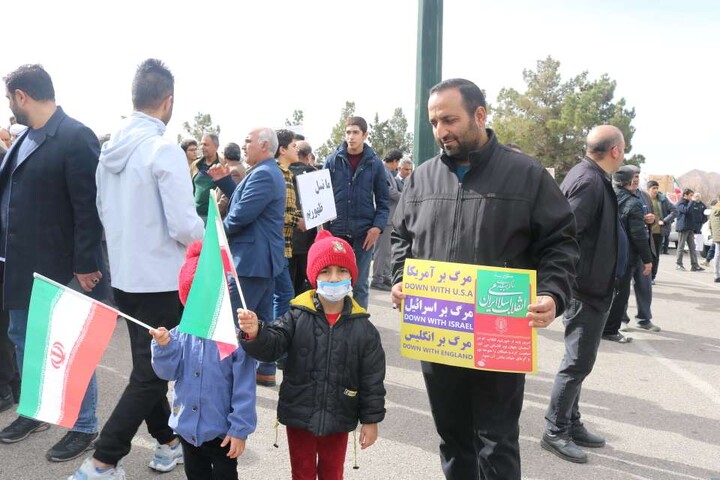 تصاویر/ خروش مردم انقلابی در راهپیمایی یوم الله 22 بهمن ماه در مهدی‌شهر