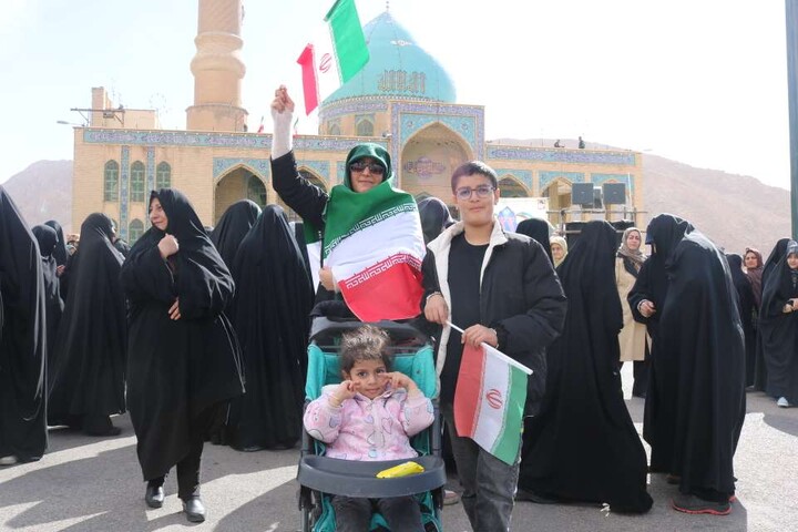 تصاویر/ خروش مردم انقلابی در راهپیمایی یوم الله 22 بهمن ماه در مهدی‌شهر