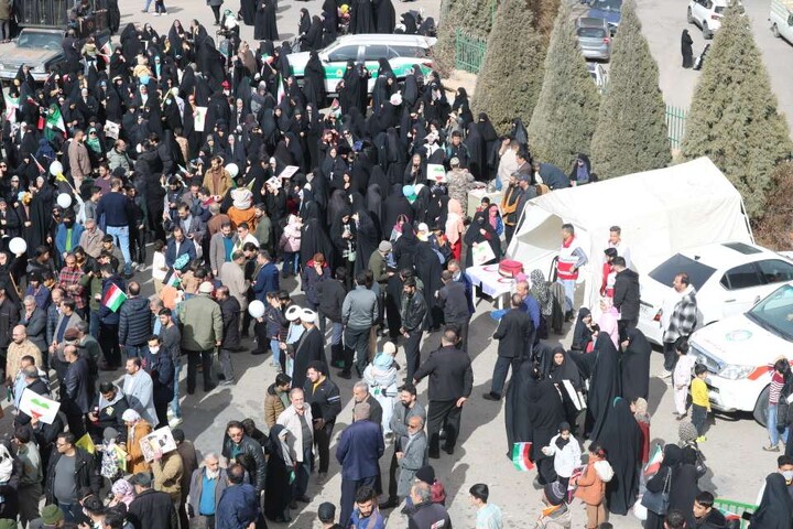 تصاویر/ خروش مردم انقلابی در راهپیمایی یوم الله 22 بهمن ماه در مهدی‌شهر