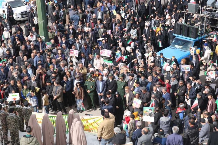 تصاویر/ خروش مردم انقلابی در راهپیمایی یوم الله 22 بهمن ماه در مهدی‌شهر