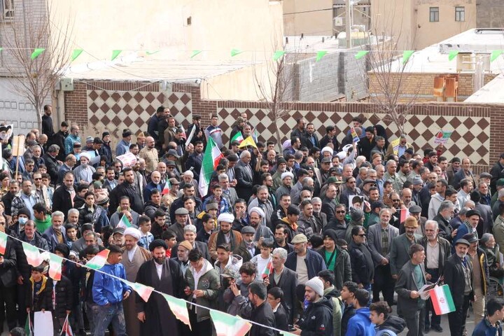 تصاویر/ خروش مردم انقلابی در راهپیمایی یوم الله 22 بهمن ماه در مهدی‌شهر