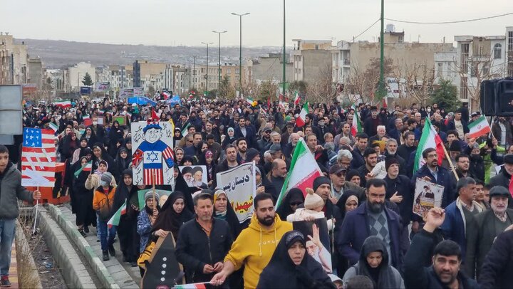 تصاویر/ حضور پرشور مردم دماوند در راهپیمایی ۲۲ بهمن